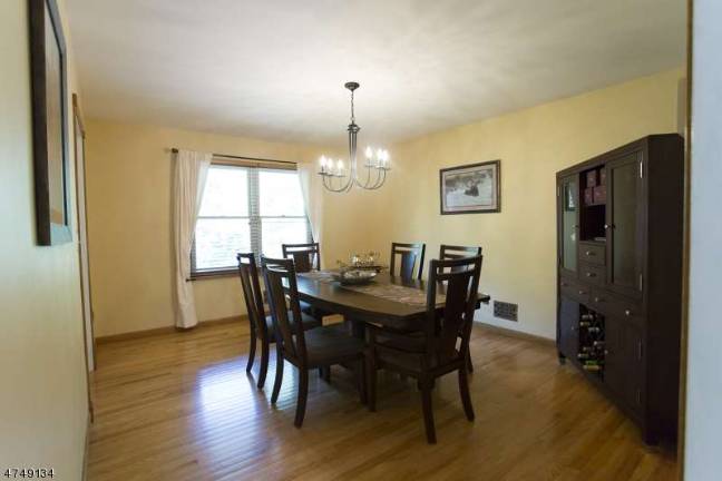 Picturesque Colonial in impeccable condition Picturesque Colonial in impeccable condition