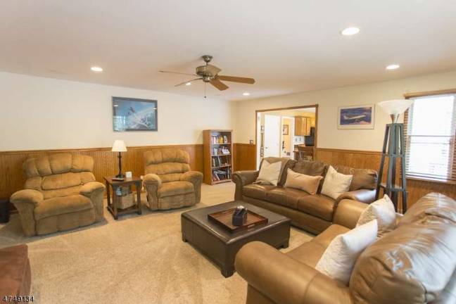 Picturesque Colonial in impeccable condition Picturesque Colonial in impeccable condition