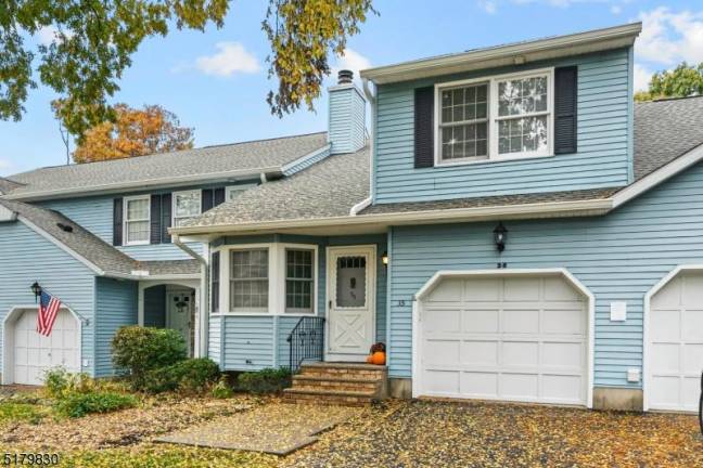 Make yourself at home in a gorgeous townhouse Make yourself at home in a gorgeous townhouse