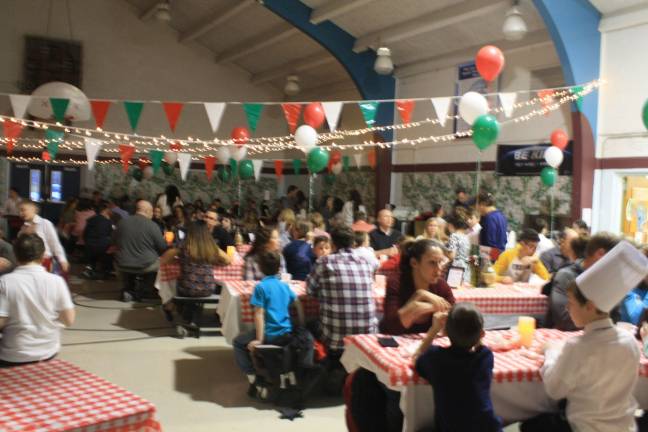 Kids serve parents at Annual Spaghetti Dinner Welcome to Italia at Helen Morgan 4th Grade Spaghetti Night.