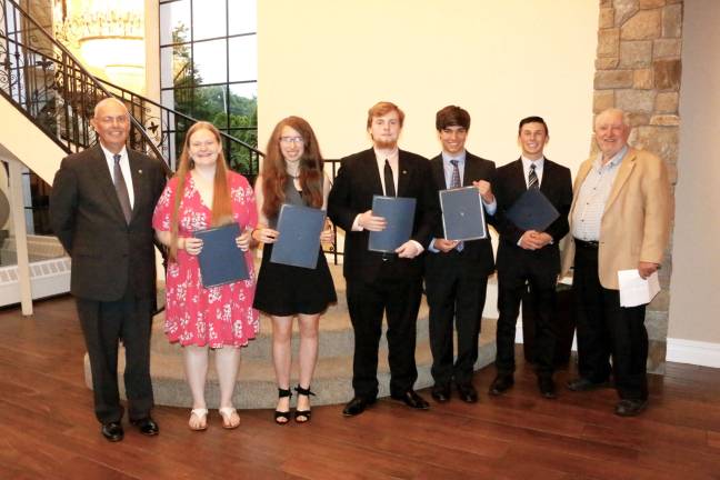 Sparta seniors receive scholarships Sparta Kiwaniss Club Scholarships - Frank Bennett, Kaylynn Pierce, Alexandra Poret, Alexander Hofgesang, Ryan Ryersen, Matthew Guerra, Jeff Matt