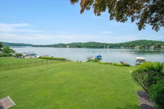 Spectacular home on Lake Mohawk