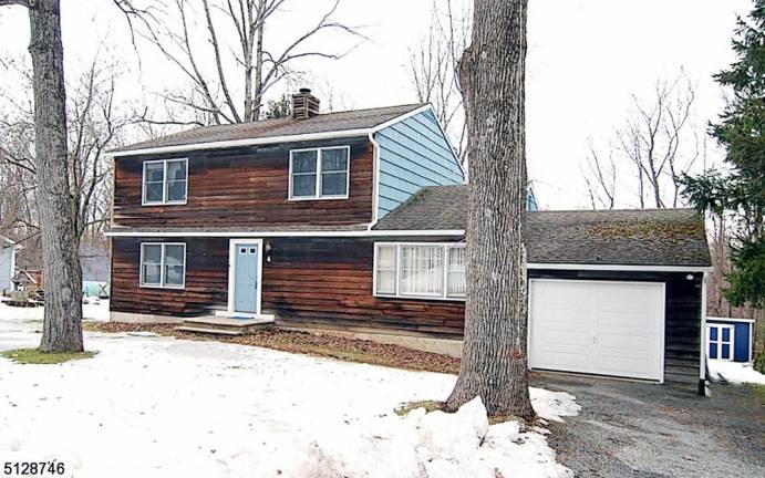 Big three-bedroom adjacent to watershed property offers privacy Big three-bedroom adjacent to watershed property offers privacy