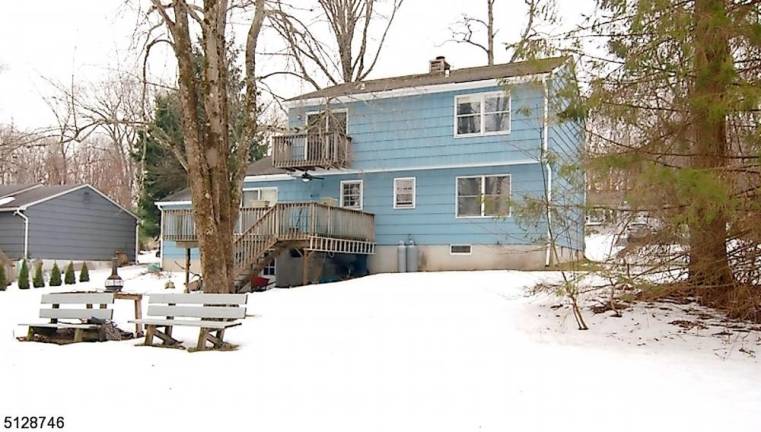 Big three-bedroom adjacent to watershed property offers privacy Big three-bedroom adjacent to watershed property offers privacy