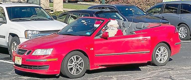 Santa's arrival (Photo by Laurie Gordon)