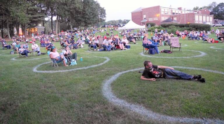 Audience members do their part to fight the pandemic by sticking to their chalk circles (Photo by Vera Olinski)