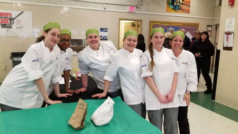Culinary Throwdown tests high school students talents Team Lime Green