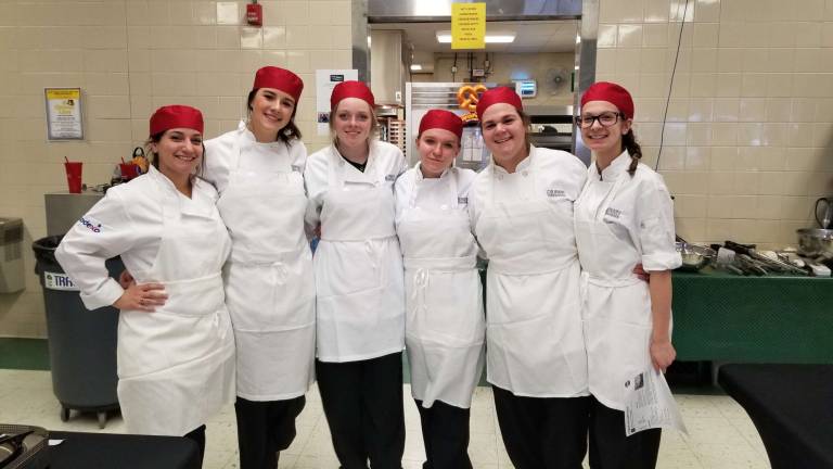 Culinary Throwdown tests high school students talents Team Red