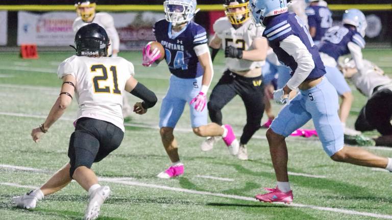 Highlanders rout Spartans, 31-0 Sparta wideout Anthony Settembre carries the ball.