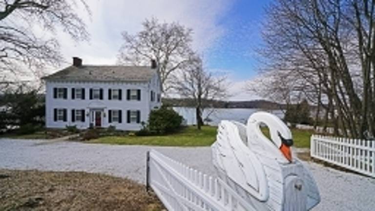 Charming, Federal-style farmhouse Charming, Federal-style farmhouse