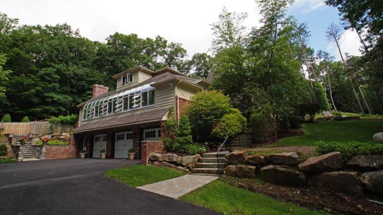 Luxurious home with privacy, nature, and 'wow' factor Luxurious home with privacy, nature, and 'wow' factor