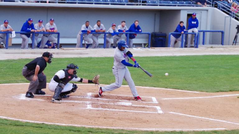 Miners win one, over Ottawa 8-5 Miners win one, over Ottawa 8-5