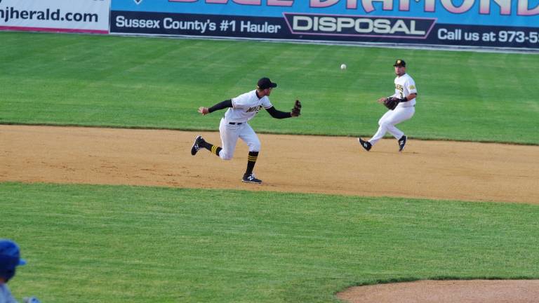 Miners win one, over Ottawa 8-5 Miners win one, over Ottawa 8-5