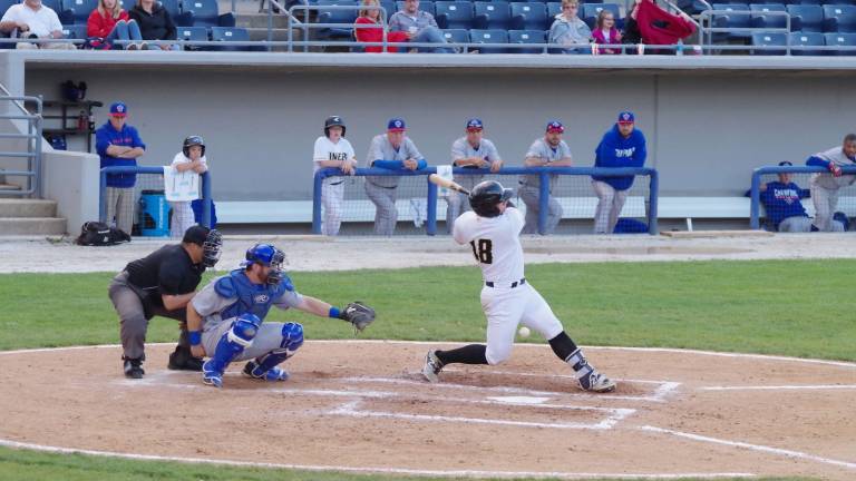 Miners win one, over Ottawa 8-5 Miners win one, over Ottawa 8-5