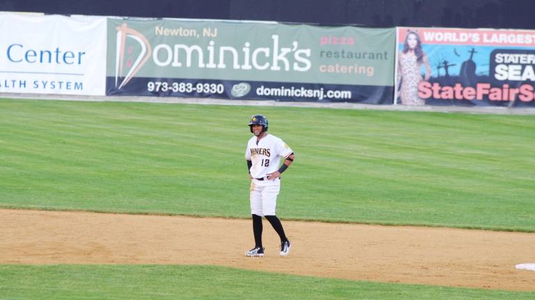 Miners win one, over Ottawa 8-5 Miners win one, over Ottawa 8-5