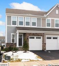 Breath-taking Stone Gate townhouse in Sparta