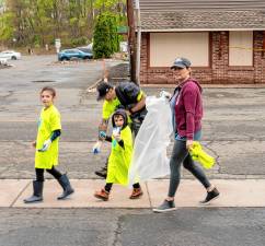 The Papa family sets out for the annual Earth Day cleanup at Lake Mohawk on Saturday, April 26. The event was sponsored by the Lake Mohawk Preservation Foundation and Sparta Township Clean Communities. (Photos by Nancy Madacsi)