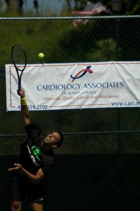 Nima Roshan Country Club serves up tennis classic