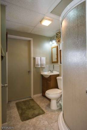 Three-bedroom bi-level in Lake Mohawk district