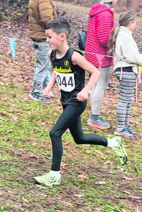 Bode Bagley runs up the hill toward the finish line at Regionals.
