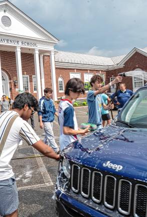 CW1 The Sparta High School boys tennis team holds a car wash fundraiser Saturday, May 17 at Helen Morgan School. (Photos by Nancy Madacsi)