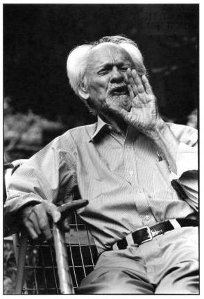Kenneth Burke in a 1989 photo by Robert Brewer, taken at the farm.