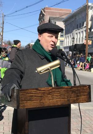 Local attorney and parade announcer, Mark Hontz, welcomed the crowd.