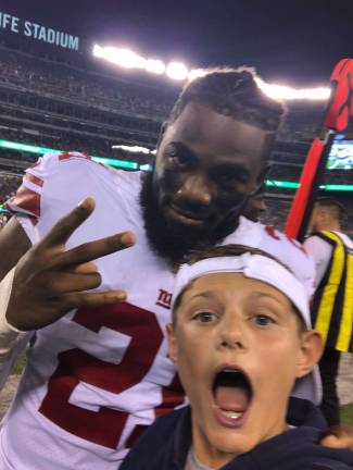 Spartans Youth Football Player Mason Lindsay takes a selfie with Giants Pro-Bowl Safety Landon Collins.