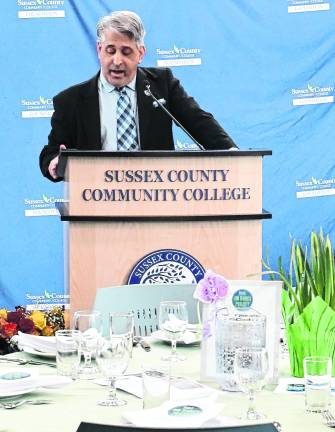 <b>Stan Kula, executive director of the SCCC Foundation speaks.</b>