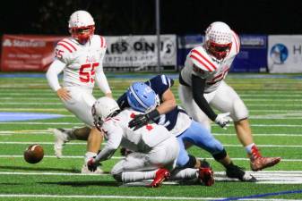 Oh no you don't! A Spartan sacs a Knight and frees the ball from his grip, in an effective tackle.