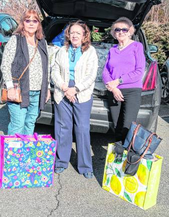 Connie Truncali and Joyce Antonelli. deliver cookies to Linda Paradise of Benny’s Bodega.