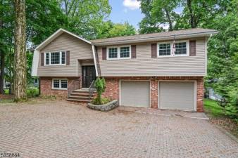 Perfect home in Lake Mohawk