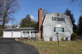 Fox Hollow Colonial with lake amenities