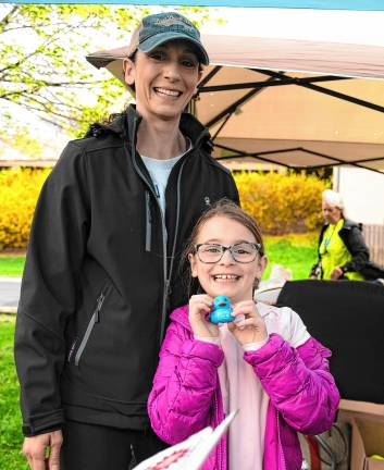 Lexi and Lauren Myhren.