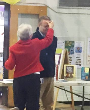 Winters uses Alpine Vice-Principal Peter Miller's forehead to explain a point while addressing the students.