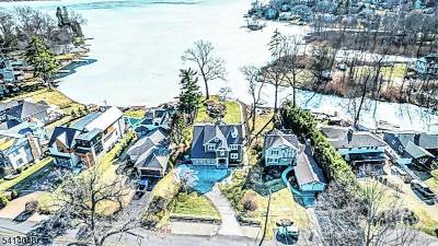 A spectacular lakefront 12-room home