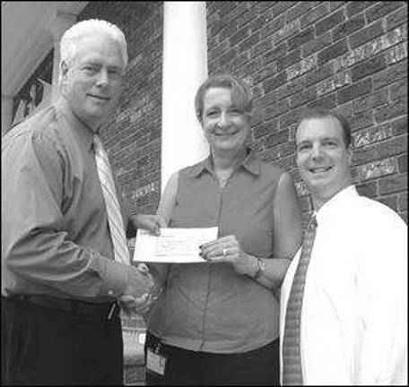 Bank supports hospice
