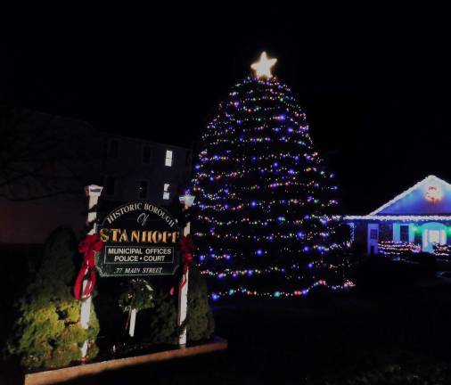 Stanhope Borough holiday decorations. (Photos by Mandy Coriston).