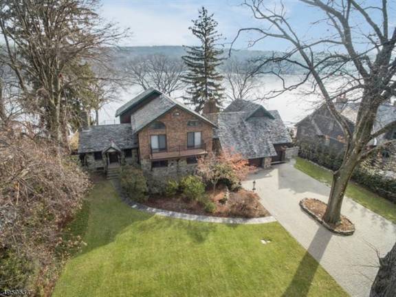 Lakefront paradise