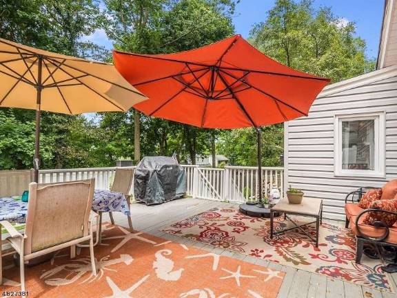 Charming Cape Cod on Seneca Trail