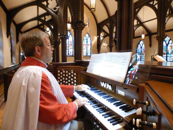 S. Gregory Shaffer at the organ Photo by Lisa Pachnos