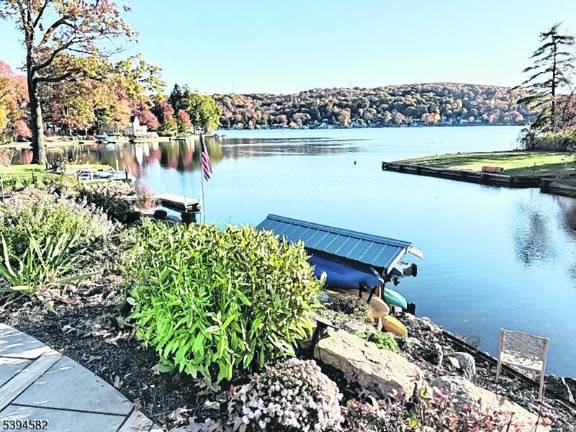 Lake Mohawk lakefront beauty