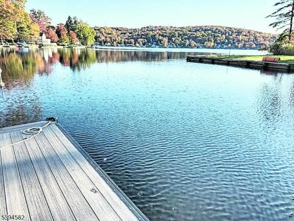 Lake Mohawk lakefront beauty