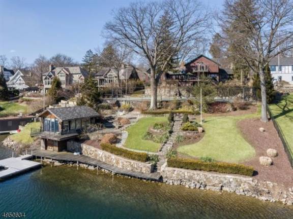 Lakefront paradise