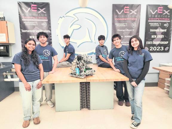 <b>Team X-Calibur: Srihitha Jakka, Aarav Kamal, Jaisen Caswell, Imad Panjwani, Roberto Vasquez.</b>