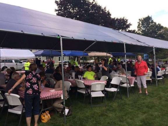 Attendees at last year's Sparta VFW Clam Bake.
