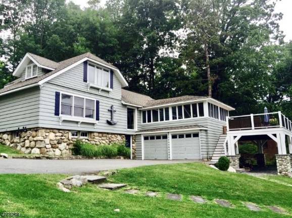 Charming Crane lakefront home