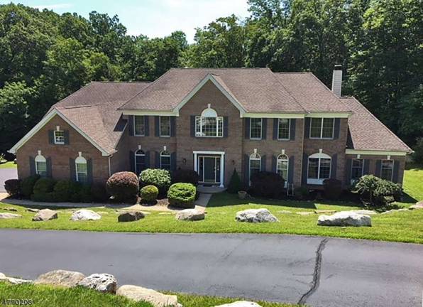 Spacious model home in great neighborhood