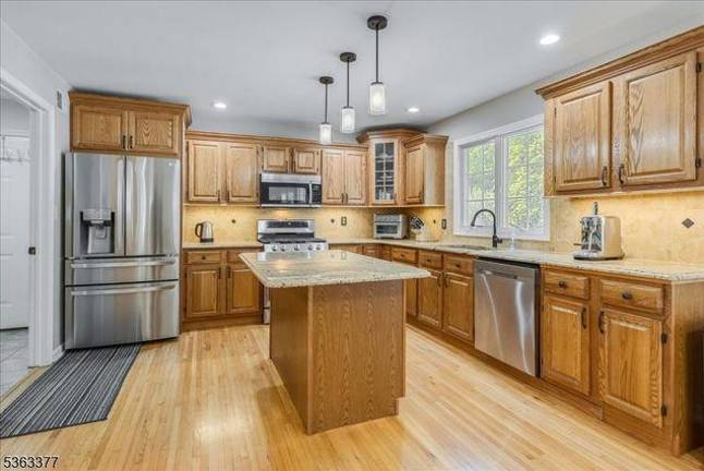 Real estate: Colonial in beautiful setting