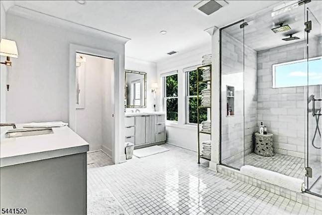 Luxury living in Lake Mohawk